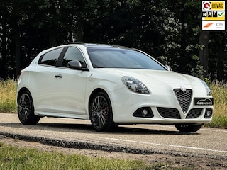 Alfa Romeo Giulietta 1.7 TBi Quadrifoglio Verde | Org. NL! | Panorama dak | Clima | Cruise | Bianco Pastello | Navi |