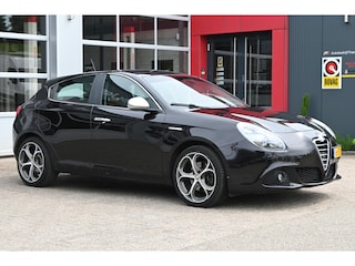 Alfa Romeo Giulietta 1.4 Turbo 170pk Automaat | Leder | Navi | Cruise | Climate | LM-V