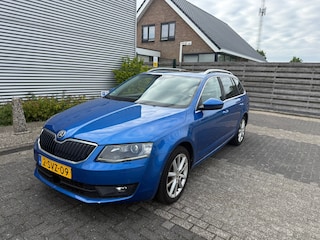 Skoda Octavia Combi 1.4 TSI Greentech Elegance Businessline automaat NAV.+ Airco Bj:2013 NAP!