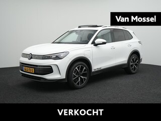 Volkswagen Tiguan 1.5 eHybrid Life Edition | Automaat | Navigatie | Apple carplay | Adaptive cruise control | Panoramisch dak | Parkeersensoren | Achteruitrij Camera | Climate control | Elektrische achterklep | Park Assist