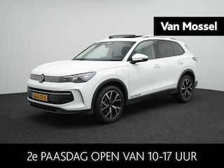 Volkswagen Tiguan 1.5 eHybrid Life Edition | Automaat | Navigatie | Apple carplay | Adaptive cruise control | Panoramisch dak | Parkeersensoren | Achteruitrij Camera | Climate control | Elektrische achterklep | Park Assist