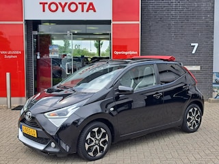 Toyota Aygo X-JOY CABRIO APPLE & ANDROID PARKEERCAMERA ROOD OPEN DAK NETTE AUTO AIRCO