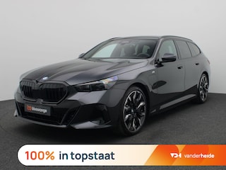 BMW 5-serie Touring 530e M Sport Edition 299PK AUT. Panoramadak, Keyless, Adaptieve Cruise, Memorystoel, Head-Up Display, Elektr. Achterklep, Stoelverwarming+Koeling, Stuurverwarming, Volleder, Trekhaak, 21" LM Velgen