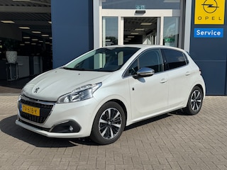 Peugeot 208 1.2 PureTech Tech Edition Camera | 16'' Lichtmetaal | Trekhaak | Clima | Cruise | Navigatie | DAB+ | Carplay | Bluetooth | Automatisch inparkeren | Getint glas |