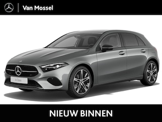 Mercedes-Benz A-klasse 180 Luxury Line / Stoelverwarming / Achteruitrijcamera / Burmester-Geluidssysteem / Night-Pakket / Panaroma-schuifdak /
