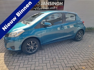 Toyota Yaris 1.3 VVT-i Aspiration | Airco | LM Velgen | Trekhaak | Dealer onderhouden | Camera | RIJKLAARPRIJS INCL 12 MAANDEN GARANTIE EN BEURT