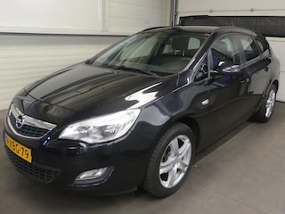 Opel Astra Sports Tourer 1.4 - Airco - Cruise Control - Trekhaak - Mooie auto!