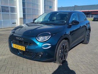 Fiat 600 e La Prima 54 kWh | Vol-Leder | Elektr. Achterklep | Navigatie | Stoelverwarming | achteruitrijcamera | Adaptive Cruise | Elektr. Stoelen | !!