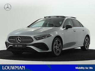 Mercedes-Benz A-klasse 250 e Business Solution AMG | Trekhaak | Nightpakket | Parkeerpakket met achteruitrijcamera | KEYLESS GO-comfortpakket | Antidiefstalpakket URBAN GUARD PLUS | Extra USB-poorten | Verwarmde stoelen vooraan |