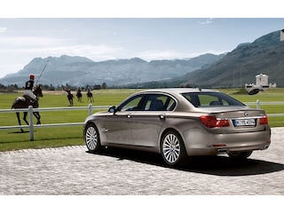 BMW 740i Automaat High Executive - Youngtimer!