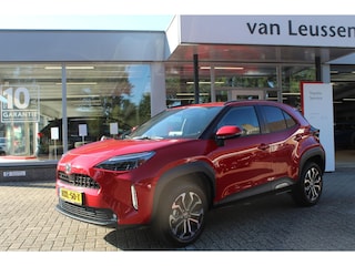 Toyota Yaris Cross 1.5 Hybrid 115 DYNAMIC NIEUW&DIRECT LEVERBAAR COMFORT PACK STOEL/STUUR&VOORRUITVERW. KEYLESS LED DODEHOEKDETECTIE SENSOREN V+A
