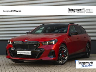 BMW i5 Touring M60 xDrive - Onderstel Prof - Pano - Carbon IN+Exterieur - Bowers & Wilkins