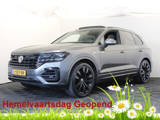 Volkswagen Touareg 3.0 TDI R-Line |Pano|Trekhaak|Achterbank verw.|