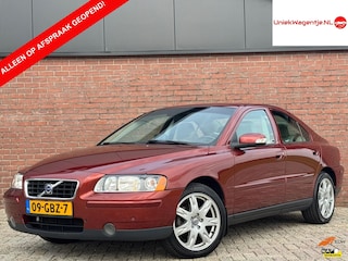 Volvo S60 2.4 AUTOMAAT | NL-AUTO! | NAVI | LEDER | TREKHAAK!