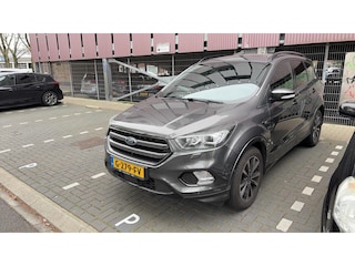 Ford Kuga 1.5 EcoBoost Vignale Wegklapbare haak | All season banden | Navigatie