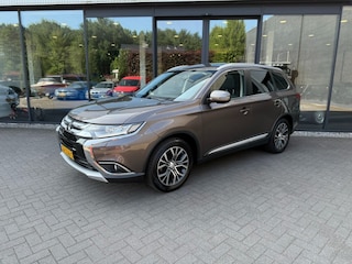 Mitsubishi Outlander 2.0 Instyle 7-Pers, Full Options,Leder,Schuifdak,Keyless,Trekhk,