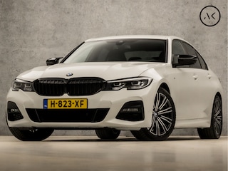 BMW 320i M Sport 184Pk Automaat (APPLE CARPLAY, M PAKKET, GROOT NAVI, SFEERVERLICHTING, LEDER/ACANTARA, SPORTSTOELEN, GETINT GLAS, PARKEERSENSOREN, NIEUWE APK, NIEUWSTAAT)