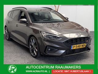 Ford Focus WAGON 2.3 ECOBOOST ST-3 TREKHAAK NAVIGATIE ADAPTIVE CRUISE CONTROL APPLE CARPLAY/ANDROID KEYLESS GO STUUR EN VOORRUITVERWARMING ACHTERUITRIJCAMERA KEYLESS GO ZEER MOOI !! Brgl