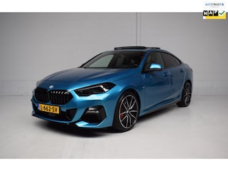 BMW 220i AUT M-SPORT ORG.NED / PANORAMADAK / CAMERA / M-SPORTSTOELEN / SFEERVERLICHTING