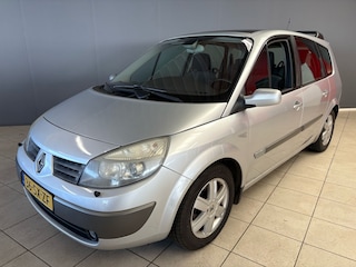 Renault Scénic 2.0-16V Privilège Luxe 2e eigenaar, full options, APK 03,26 7-persoons uitvoering, nette en luxe uitvoering.