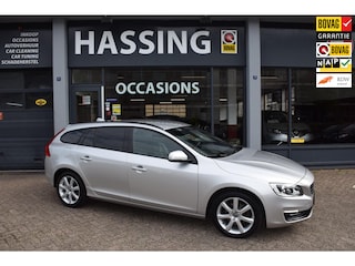 Volvo V60 1.5 T2 Kinetic , Automaat, Navi, PDC voor-achter, Sport lederen stoelen , Cruise contr. Radio-CD, Stoelverwarming.