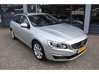 Volvo V60 1.5 T2 Kinetic , Automaat, Navi, PDC voor-achter, Sport lederen stoelen , Cruise contr. Radio-CD, Stoelverwarming.