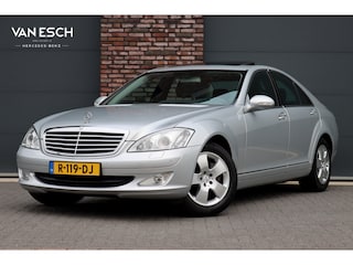 Mercedes-Benz S-klasse 350 Aut7 | Youngtimer | Schuifdak | Trekhaak | Stoelverwarming | Navigatie | DVD | Leder | Camera | Bi-xenon |