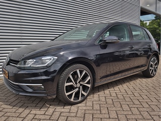 Volkswagen Golf 1.5 TSI Highline Business R | Automaat | Stoelverwarming/Massage | Navigatie | Cruise Control |