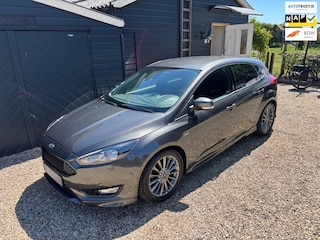 Ford Focus 125PK ST-Line CLIMA | CRUISE CONTROL | STOELVERWARMING | CAMERA | APP | NAVI