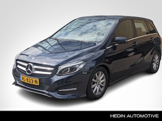 Mercedes-Benz B 180 Business Solution | Plus Pakket | Stoelverwarming | Trekhaak | Parkeerpilot | LED
