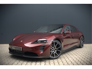 Porsche Taycan 79 kWh | Panoramadak | Bose | SportDesign | Luchtvering | Sport Chrono | Memory Seats | Stoelverwarming | Achteras Besturing | Camera | BTW | Orig. NL | Leer | Warmtepomp | Alcantara Stuur |
