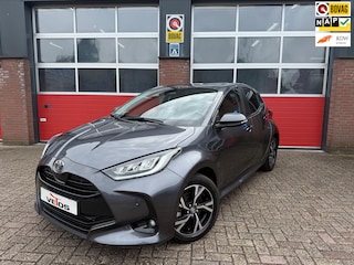 Toyota Yaris 1.5 Hybrid Dynamic, Parkeersens V+A , Keyless, Spiegels elect inklapbaar, Stoel+ stuur verwarming etc