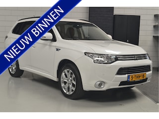Mitsubishi Outlander 2.0 PHEV Instyle // TREKHAAK // NAVI // SCHUIFDAK // CAMERA // DEALER ONDERHOUDEN //