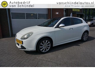 Alfa Romeo Giulietta 1.4 T 120PK DISTINCTIVE 5 DEURS ECC AIRCO 17INCH LMV LEDER-ALCANTARA BLUE&ME PARKEERSENSOREN LED ELECTR.RAMEN/SPIEGELS
