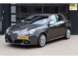 Alfa Romeo Giulietta 1.4 T Distinctive | NAP | Automaat | Climate | Elektrische Stoelen | Stoelverwarming | TomTom| Bose