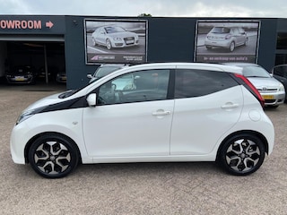 Toyota Aygo 1.0 VVT-i x-first Cabrio - 1e Eigenaar - Airco - Bluetooth/handsfree - Apple carplay - Camera - 15 inch L.m velgen