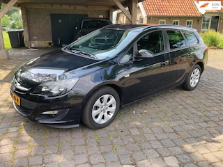 Opel Astra SPORTS TOURER 1.4 Turbo Business + dealer onderhouden