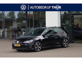 Volkswagen Golf 2.0 TSI GTI Performance 230PK / 169kW DSG, 2e eigenaar door ons onderhouden, 18" LMV, panoramadak, leder / alcantara clark bekleding, privacy glas, groolicht assistent, adaptieve cruise control (acc), elektrisch verstel-, verwarm- en inklapbare buitenspiegels (spiegel pakket), alarm, LED koplampen, afneembare trekhaak, digital cockpit pro, keyless entry, navigatie, verwarmbare voorstoelen