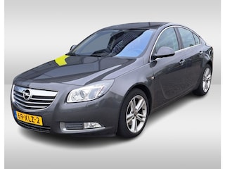 Opel Insignia 1.6 T Cosmo / Trekhaak / Leder / 19'' / Navigatie / Stoelverwarming / Cruise Control