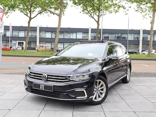 Volkswagen Passat GTE Panodak | Head-up | Keyless | Camera | Elektrische kofferklep | Dodehoek | Trekhaak |