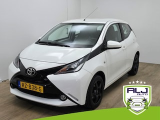 Toyota Aygo Occasion 1.0 VVT-i x-play met parkeercamera | Tweedehands Toyota Aygo wit in sportieve look | Velgen | Weinig Km | ALJ