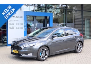 Ford Focus 125PK TITANIUM 5-DEURS NAVI CLIMA STOEL+STUURVERW. AFN-TREKHAAK CAMERA PARK-SENSOREN PRIVACY-GLASS