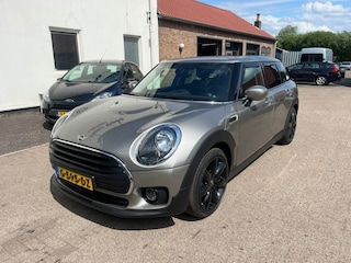 Mini Clubman 1.5 Business Edition Car Play Leder
