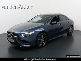 Mercedes-Benz A-klasse 250e AMG // Panoramadak // Memory // Trekhaak // Keyless // Carplay // Sfeerverlichting // MultiBeam LED // Night Pakket // Augmented Reality