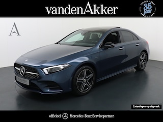 Mercedes-Benz A-klasse 250e AMG // Panoramadak // Memory // Trekhaak // Keyless // Carplay // Sfeerverlichting // MultiBeam LED // Night Pakket // Augmented Reality