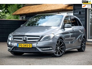 Mercedes-Benz B-klasse 250 Prestige AMG Style I Trekhaak I Panoramadak I Climate I Cruise I 18 Inch I Parkeersensoren I Half Leder
