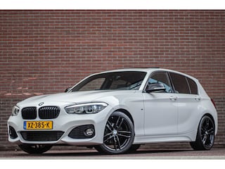 BMW 118i Executive, M Sport, Origineel NL, Schuifdak, Carplay, Leder, Stoelverwarming, Trekhaak, DAB+, Keyless.