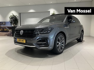 Volkswagen Touareg 3.0 TDI R-Line 286 PK 4Motion | Luchtvering | Koplampverlichting LED Matrix | Panoramadak | Lederen Bekleding | Stoelverstelling Elektrisch | Dynaudio | Trekhaak | Dodehoeksensoren | Hydraulische Schokdemperregeling | Voorruit Verwarmbaar | Elektrische Achterklep |