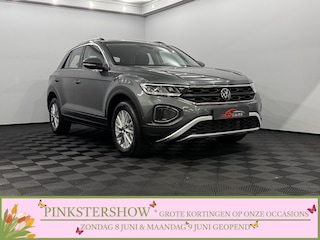 Volkswagen T-Roc 1.5 TSI Life Clima, Parkeersensoren, Apple carplay, Cruise control, Virtual desk, A start stop