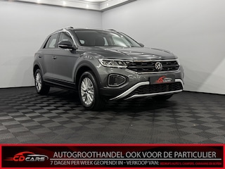Volkswagen T-Roc 1.5 TSI Life Clima, Parkeersensoren, Apple carplay, Cruise control, Virtual desk, A start stop